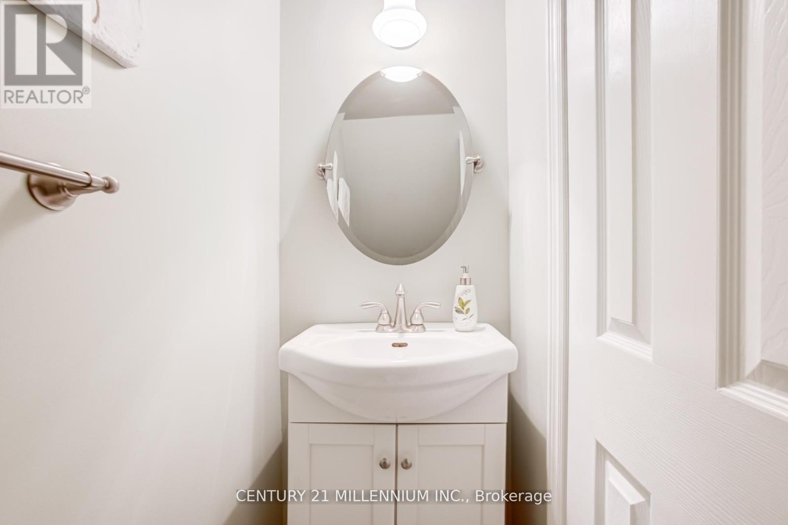 #17 17 CRAIGLEIGH CRESCENT - 23