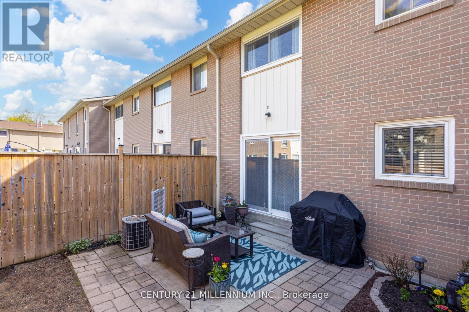#17 17 CRAIGLEIGH CRESCENT - 24