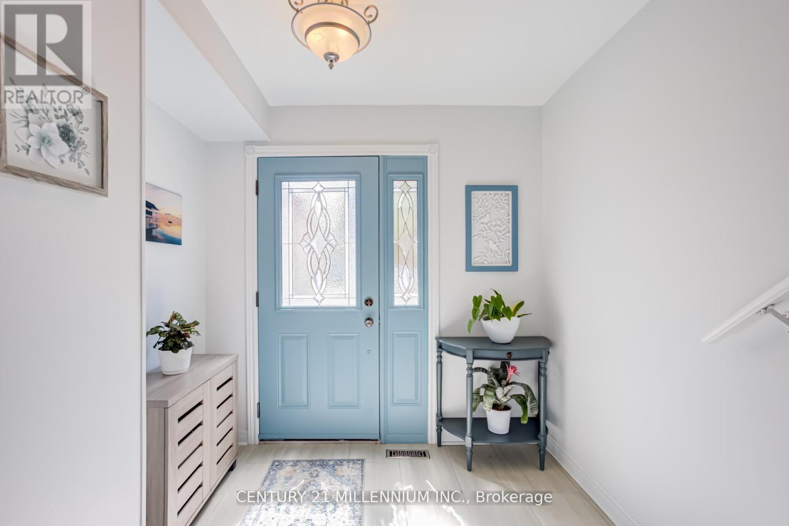 #17 17 CRAIGLEIGH CRESCENT - Image 3