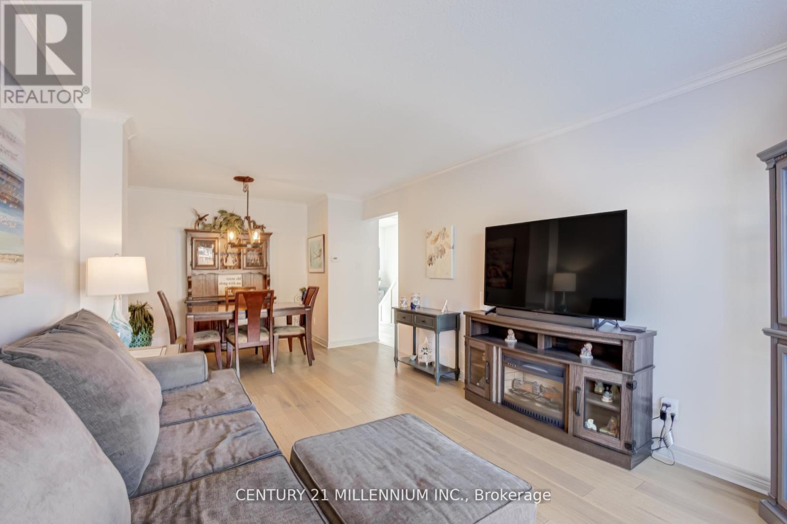 #17 17 CRAIGLEIGH CRESCENT - 6