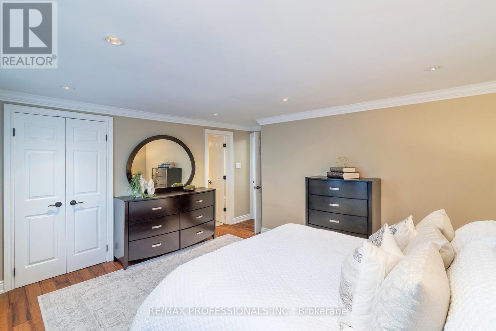 642 ROSEHEATH DRIVE - 21