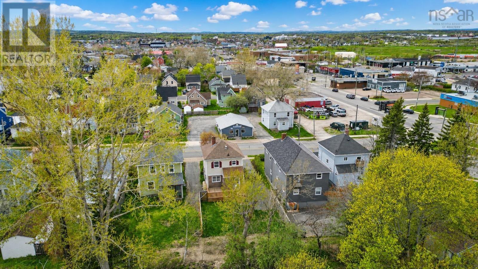 Property 37 of 43 of 446 Whitney Avenue