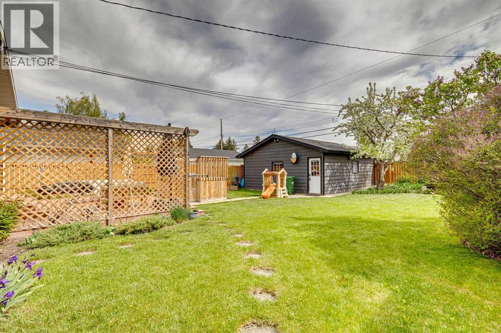 10651 Shillington Crescent SW - 44