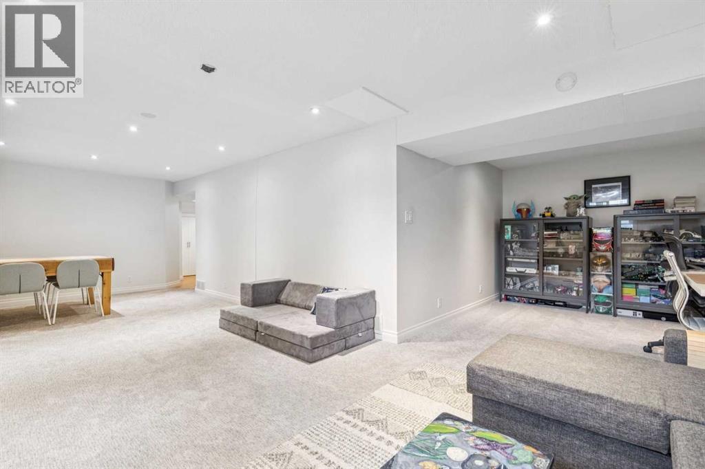 10651 Shillington Crescent SW - 32