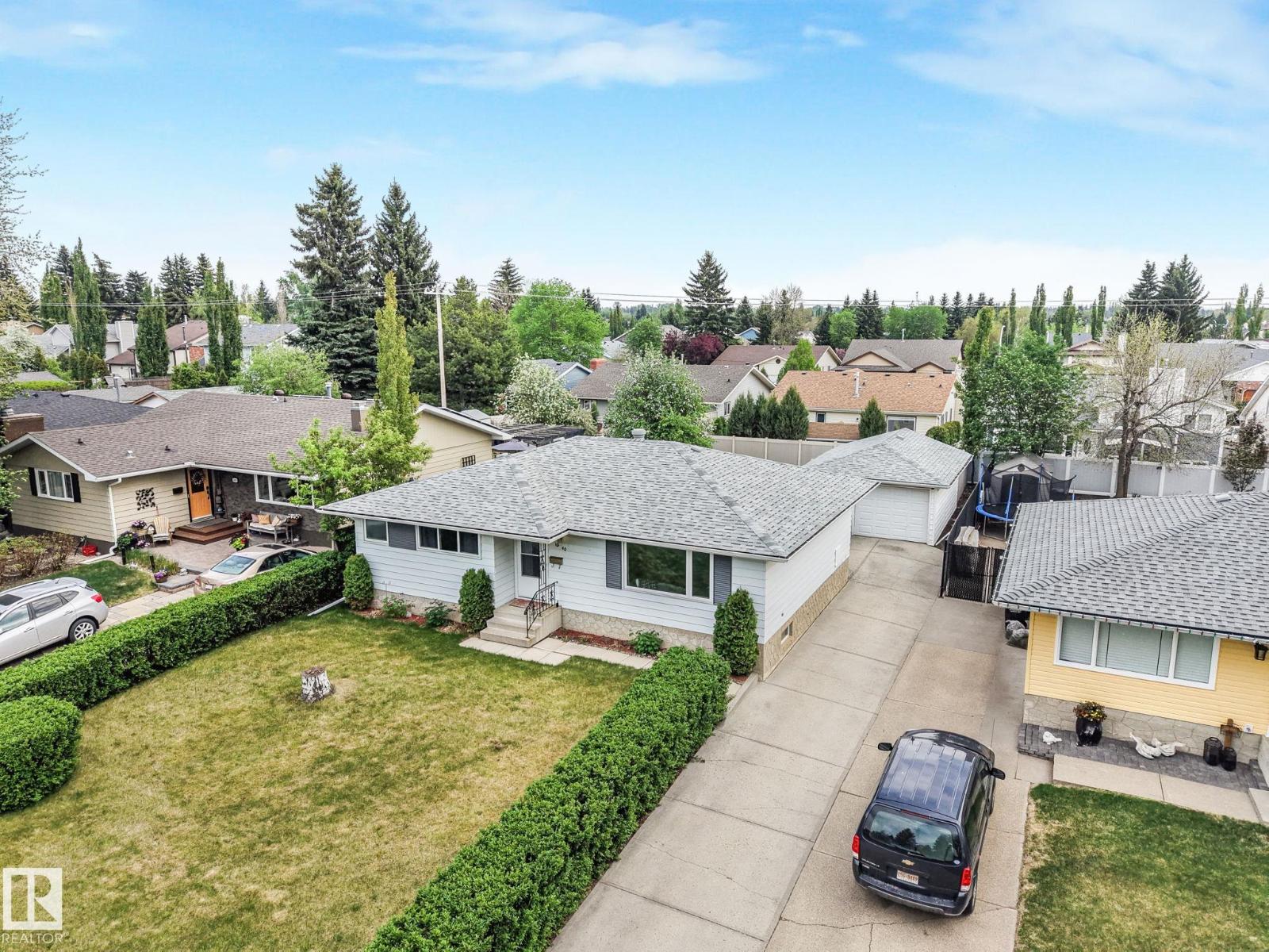 1040 MOYER DR - 24
