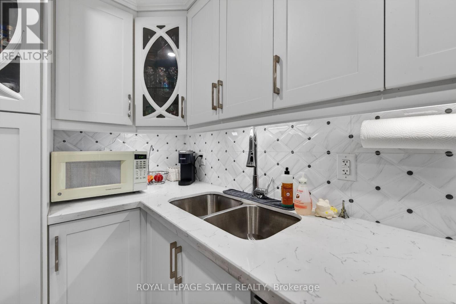 219 HESS STREET S - 11