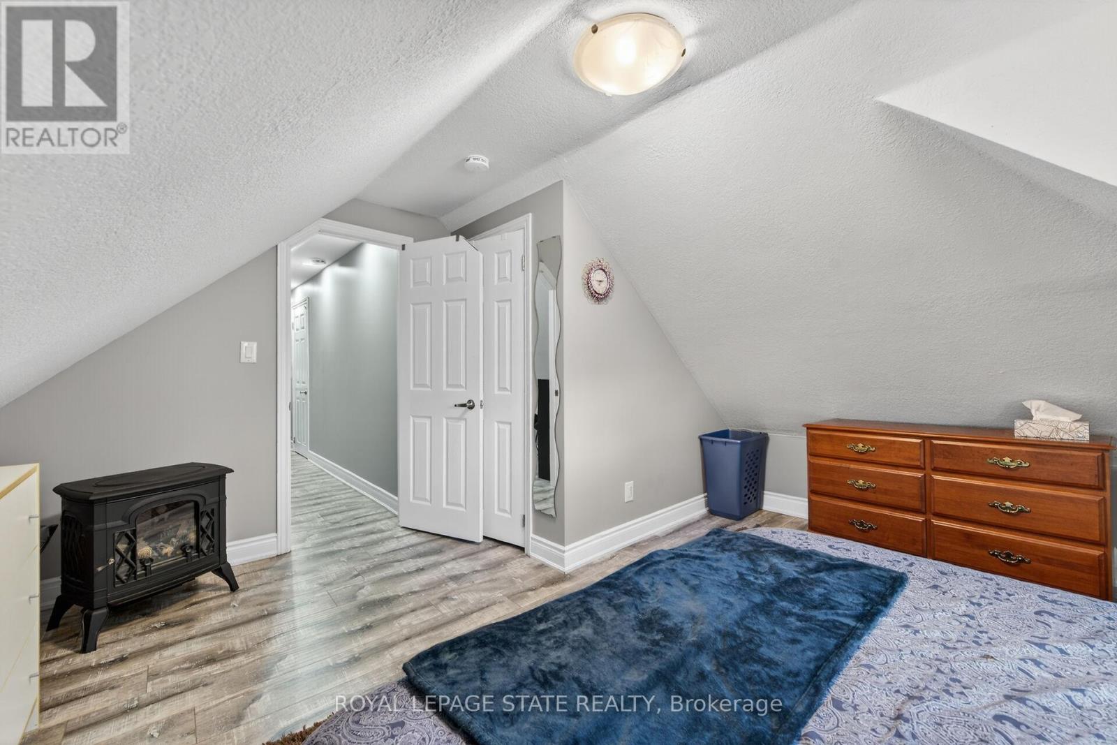 219 HESS STREET S - 29