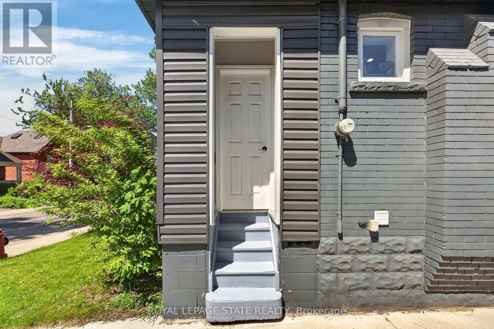219 HESS STREET S - 4