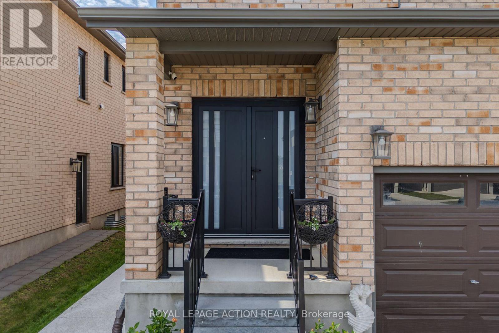 87 GRANDVILLE CIRCLE - 2