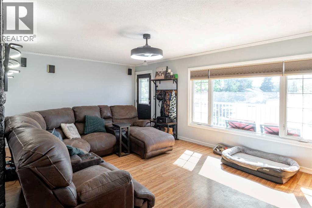 9811 95 Street - 11