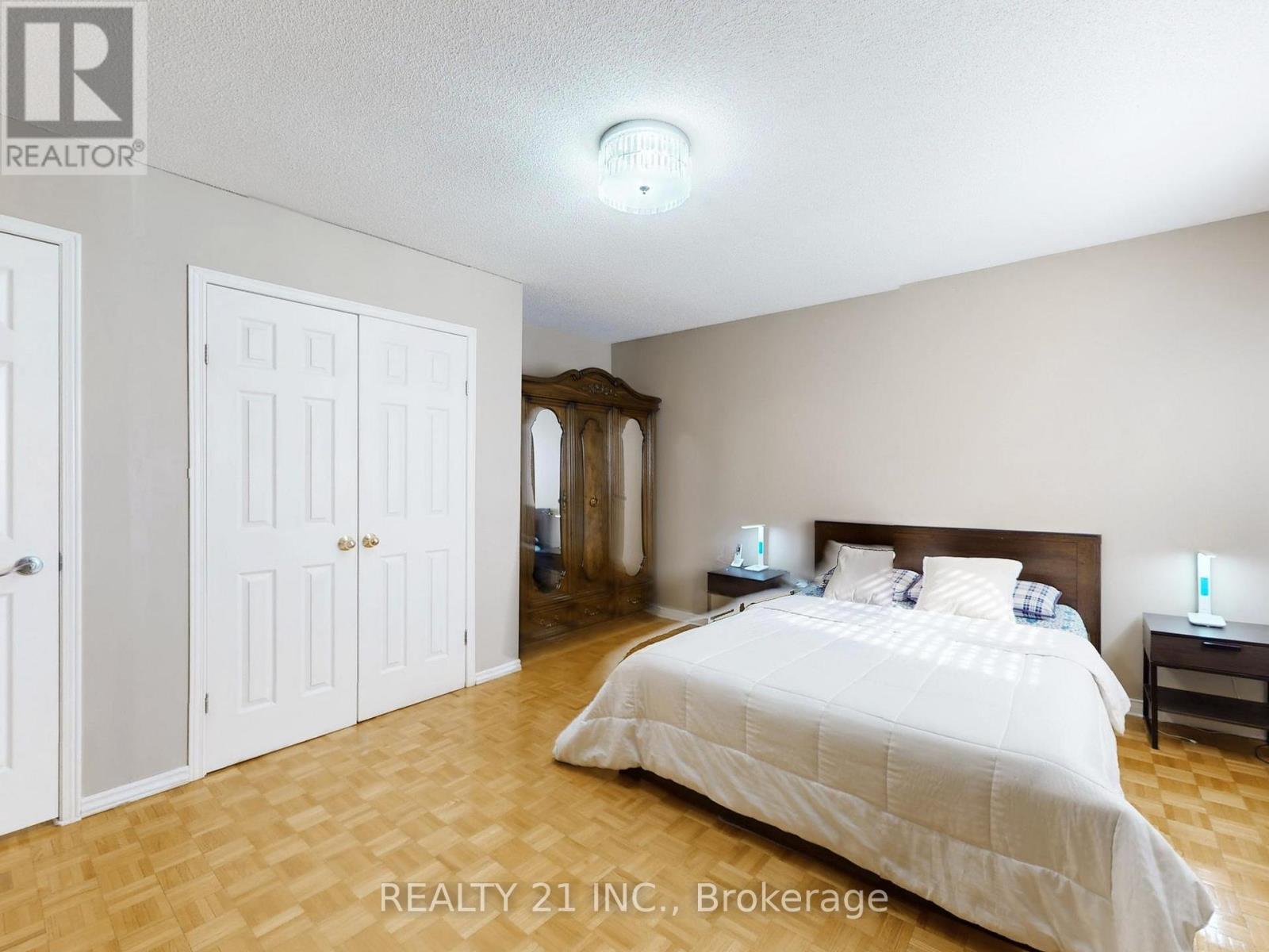 11 ILES STREET W - 22