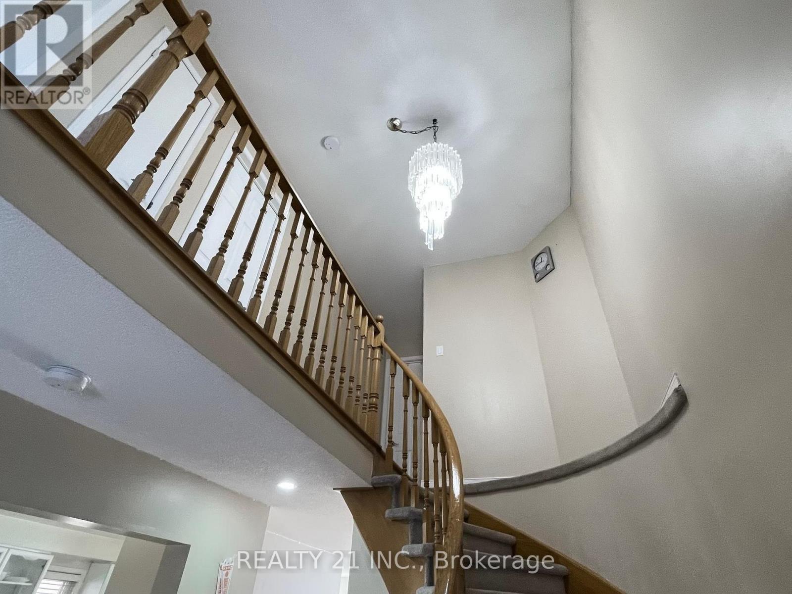 11 ILES STREET W - 33
