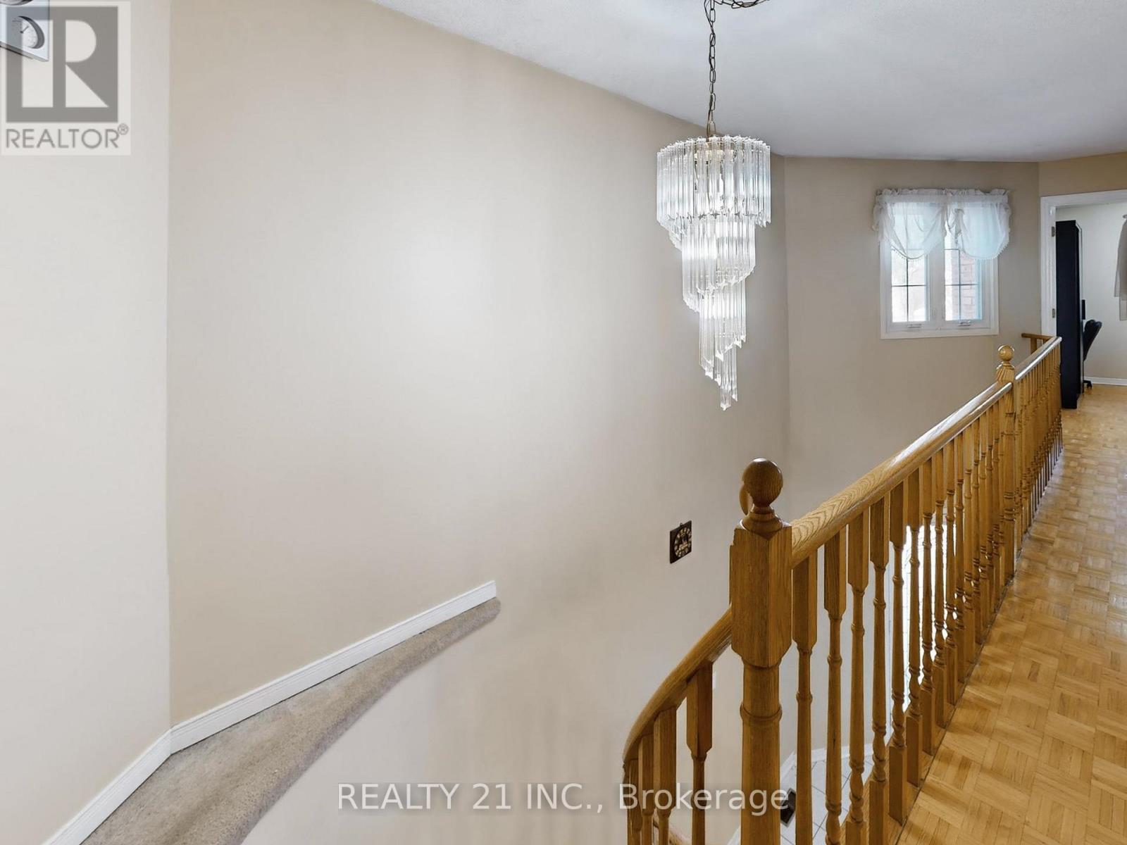 11 ILES STREET W - 34