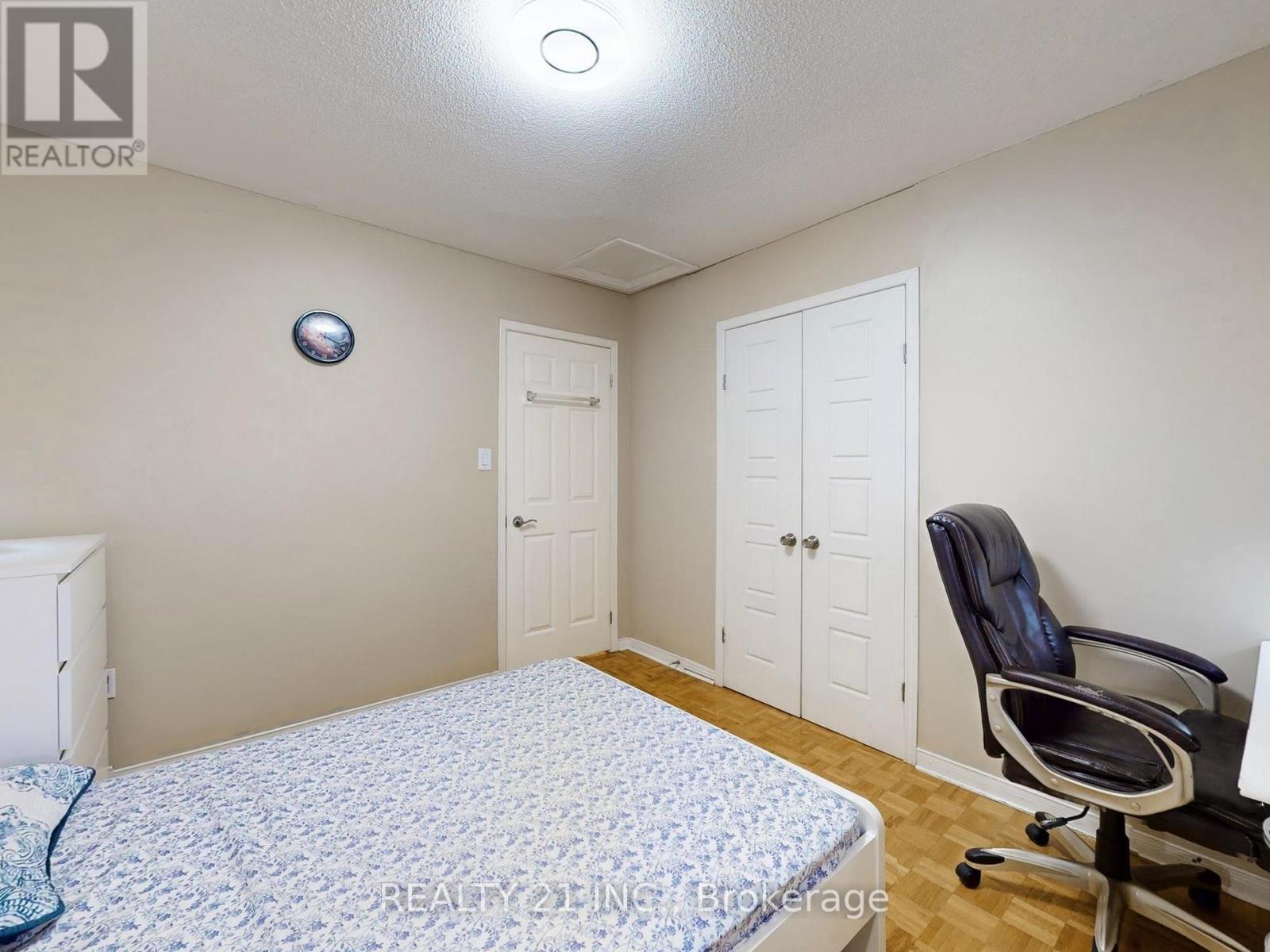 11 ILES STREET W - 30