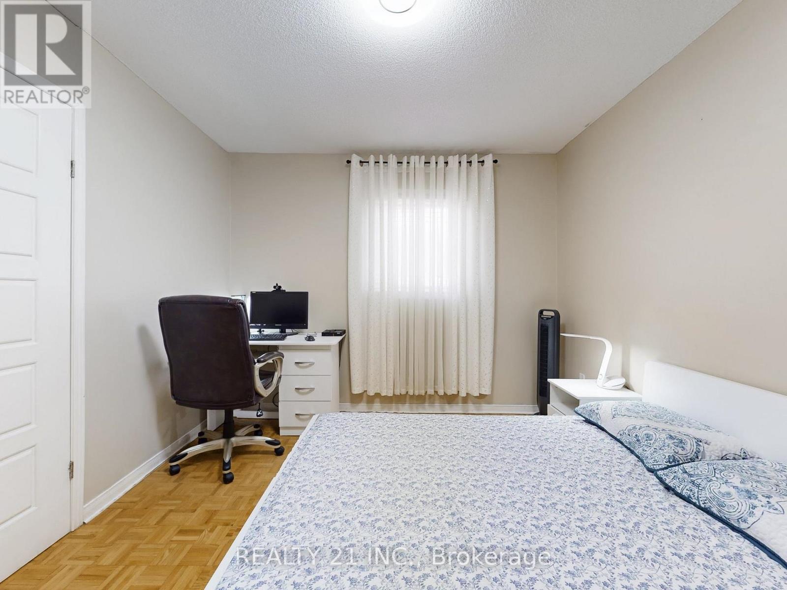 11 ILES STREET W - 29