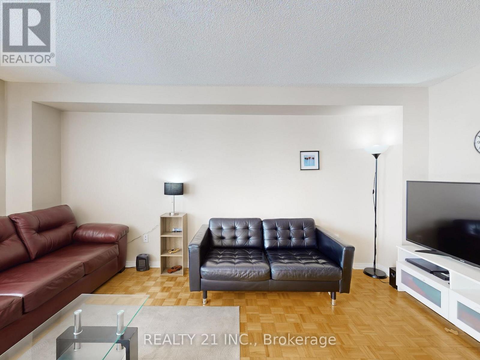 11 ILES STREET W - 5