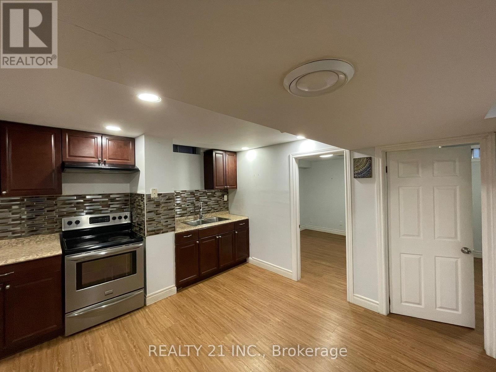 11 ILES STREET W - 38