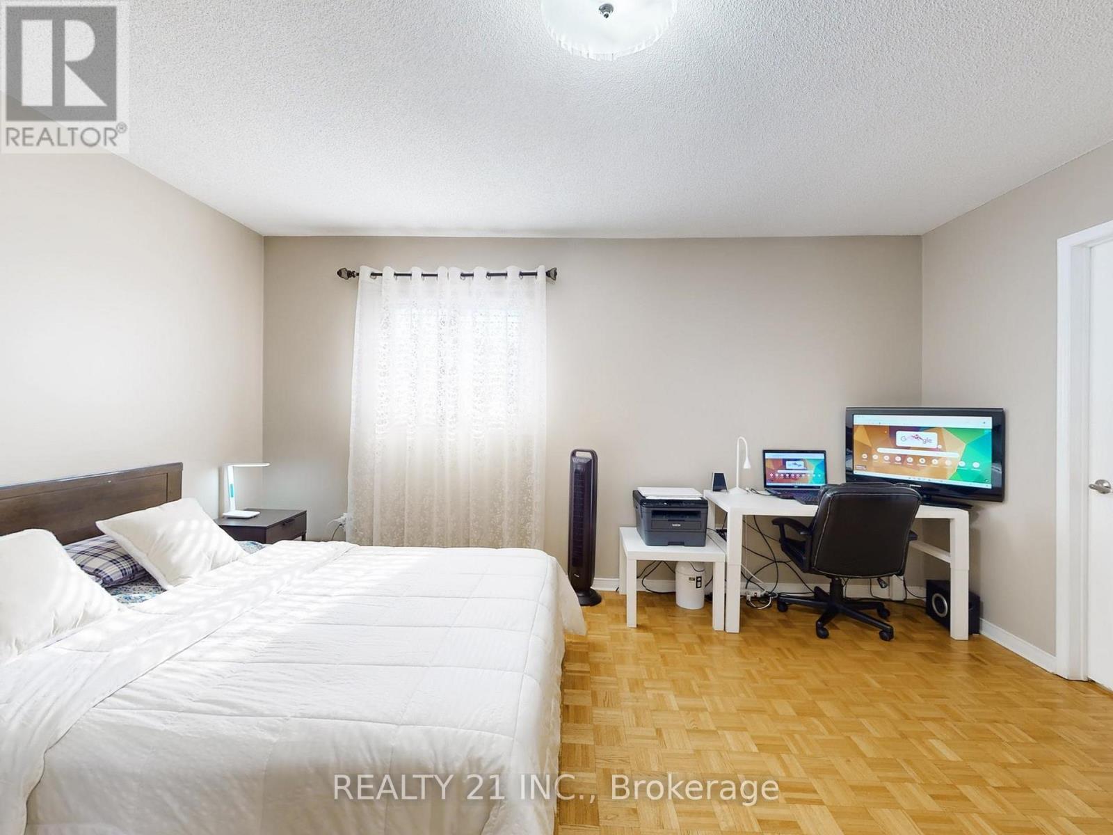11 ILES STREET W - 23