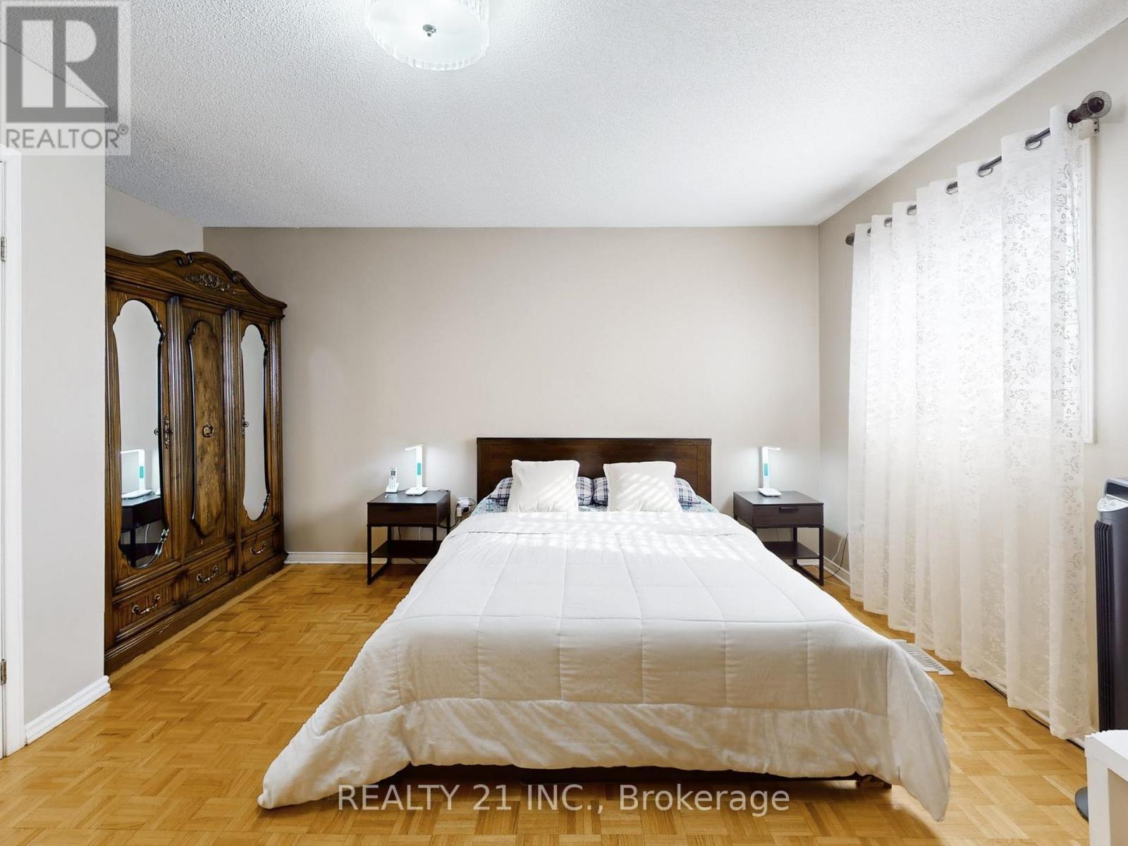 11 ILES STREET W - 21