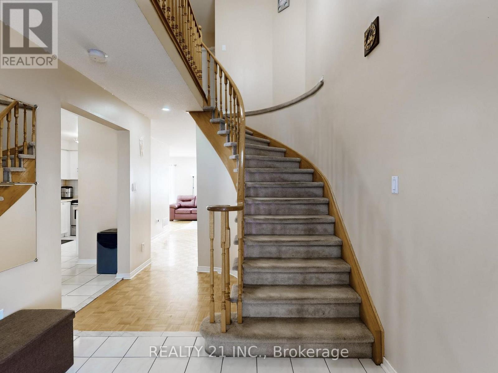 11 ILES STREET W - 32