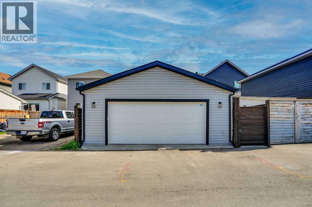 209 Copperpond Parade SE - 44