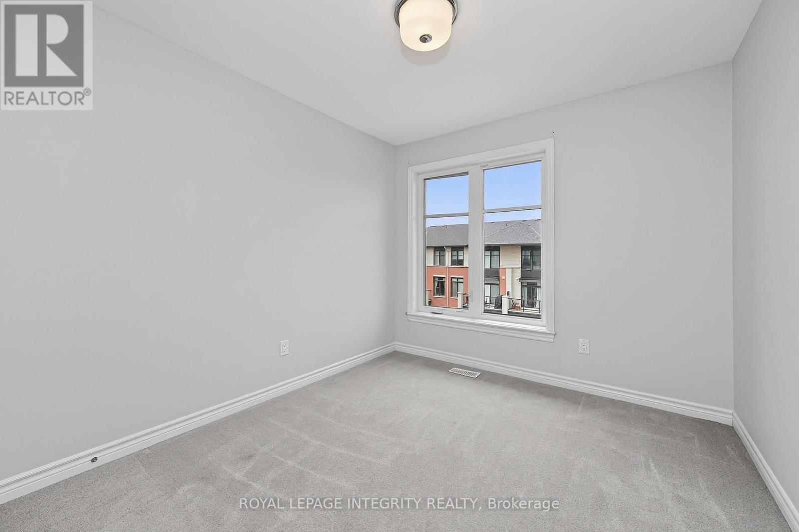 520 STADACONE ROW - 33