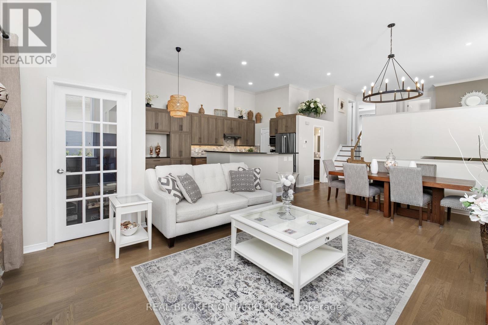 124 MACASSA CIRCLE - 11