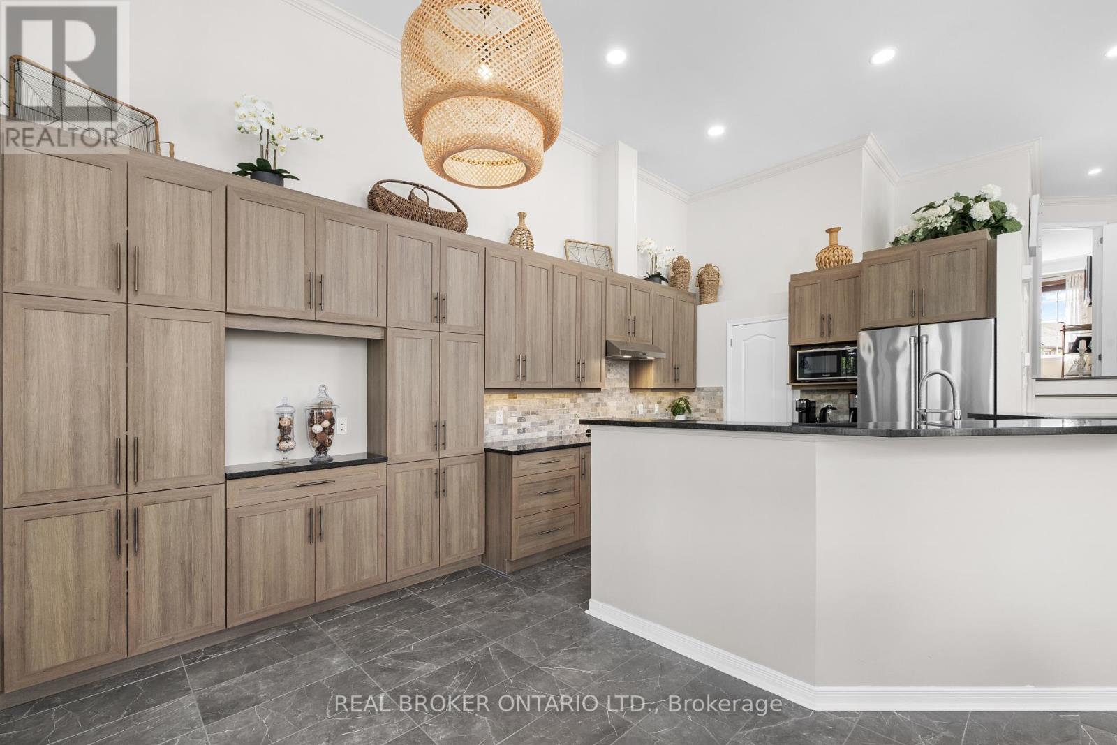 124 MACASSA CIRCLE - 16