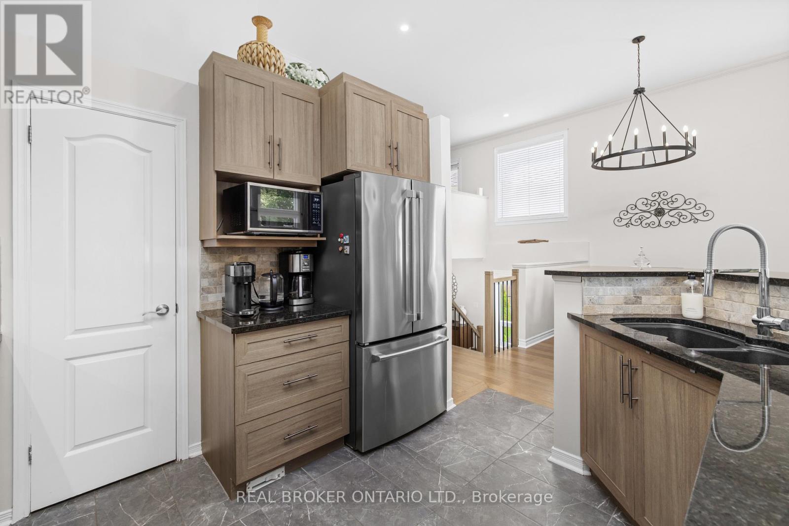 124 MACASSA CIRCLE - 18