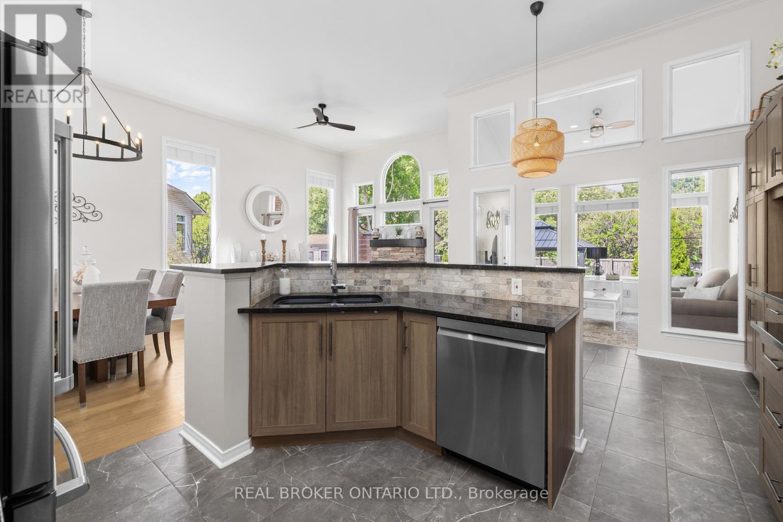 124 MACASSA CIRCLE - 20