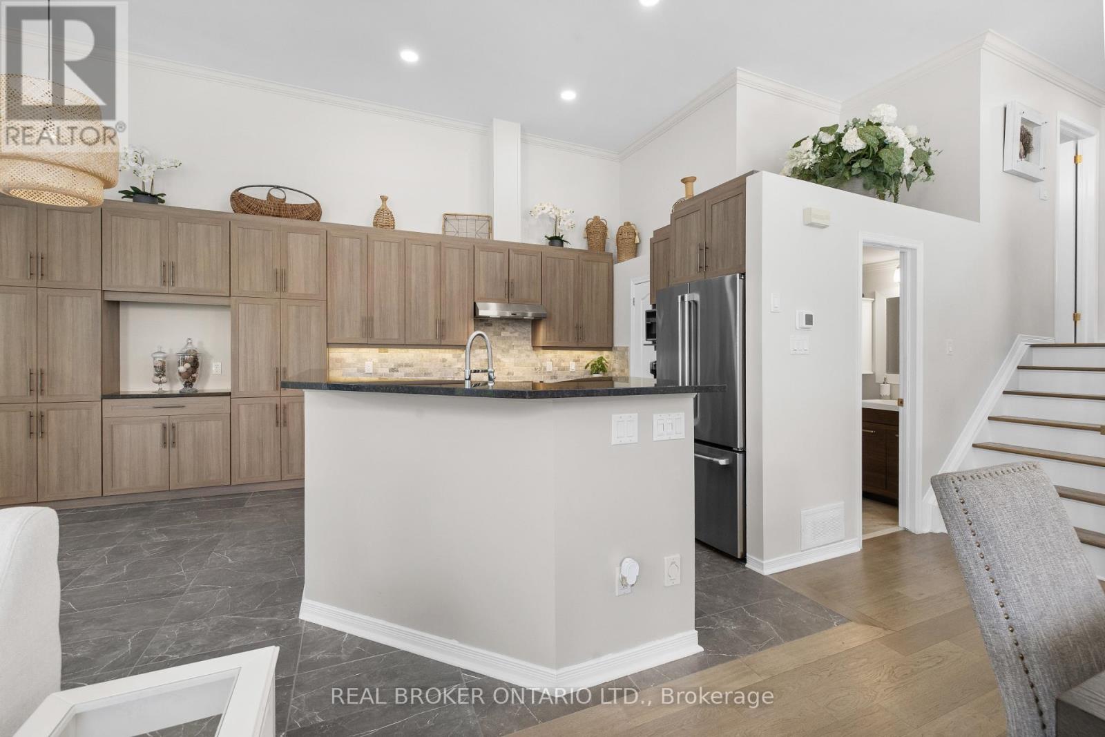124 MACASSA CIRCLE - 22
