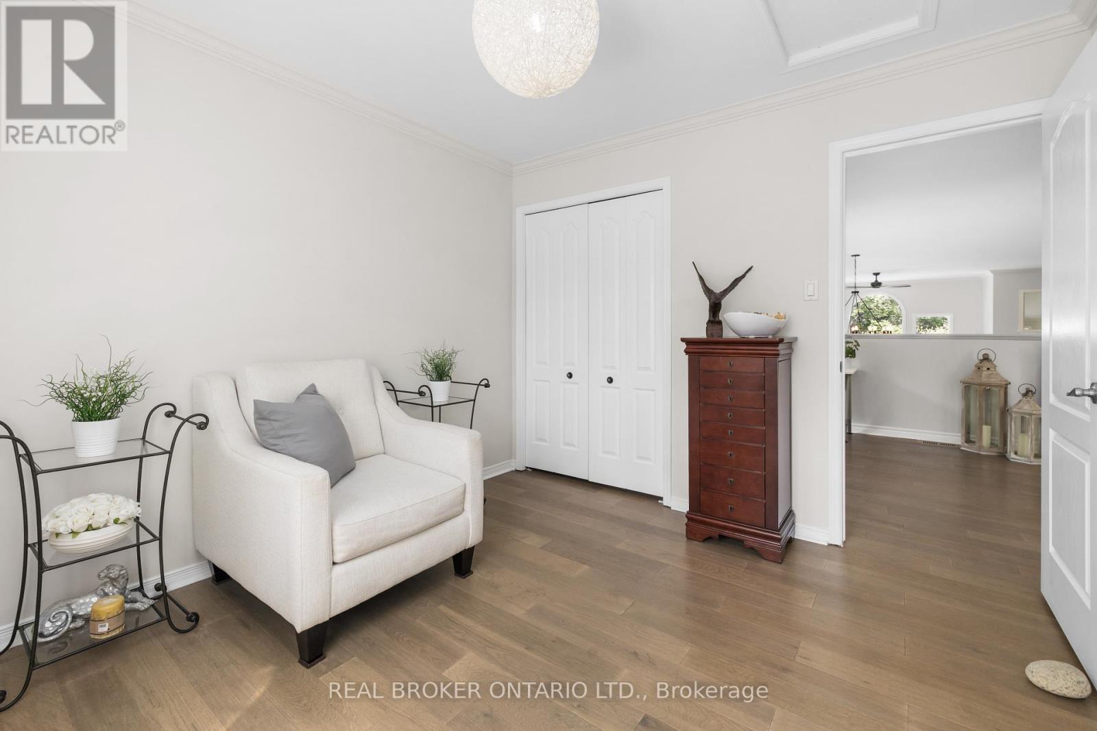 124 MACASSA CIRCLE - 34