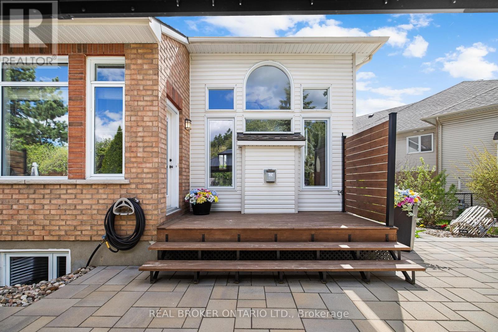 124 MACASSA CIRCLE - 44