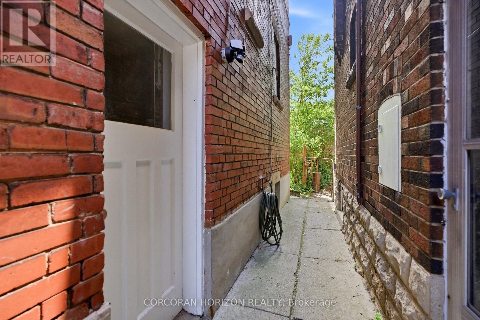 256 KEELE STREET - 25