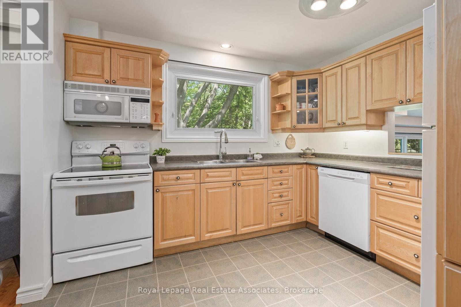 17 METCALFE COURT - 13