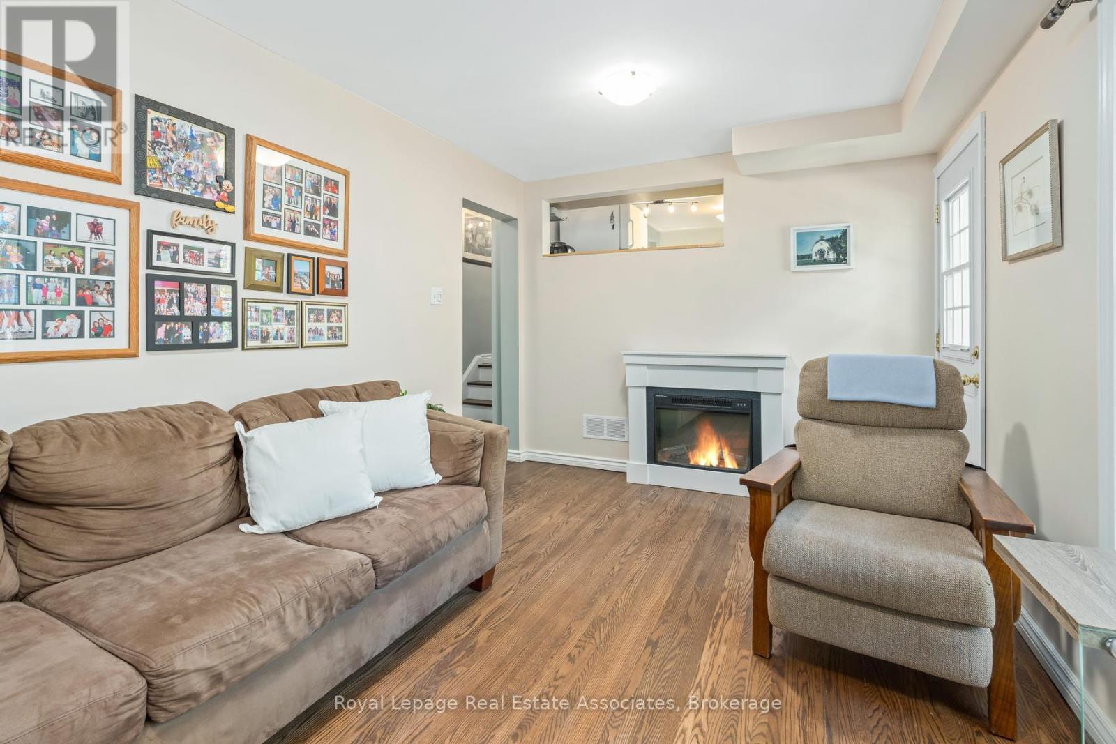 17 METCALFE COURT - 24