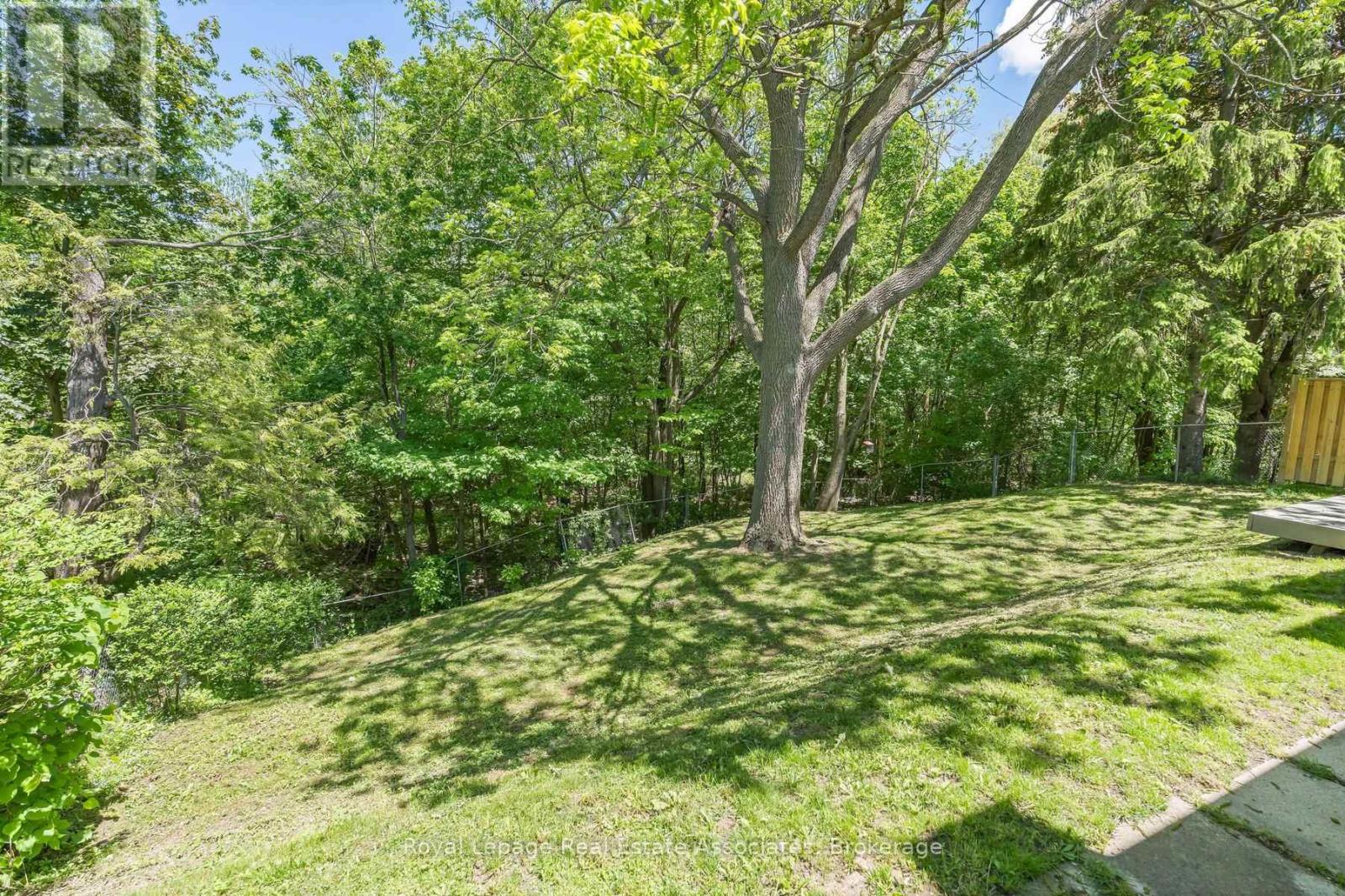 17 METCALFE COURT - 38