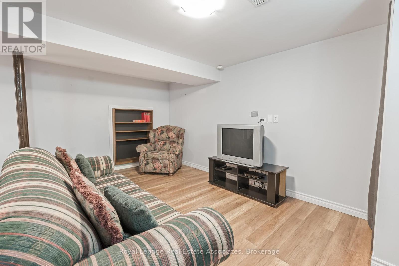 17 METCALFE COURT - 30