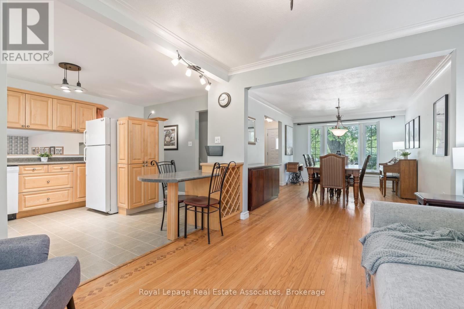 17 METCALFE COURT - 10