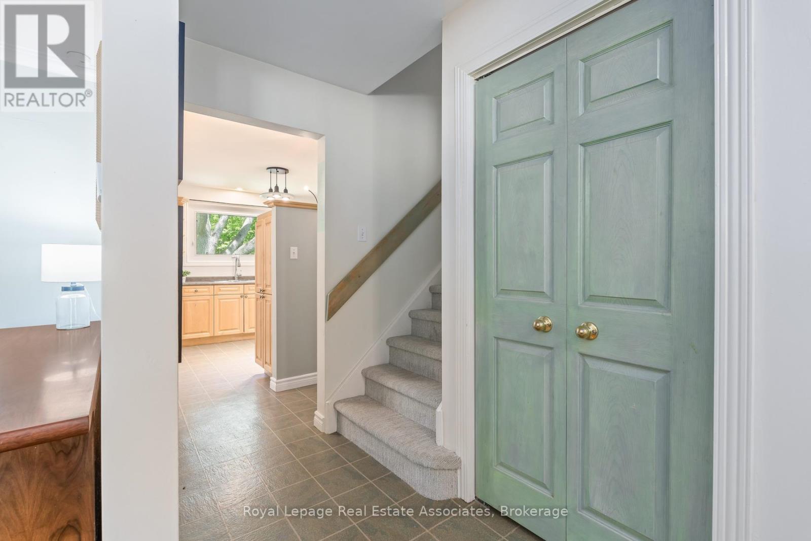 17 METCALFE COURT - 15