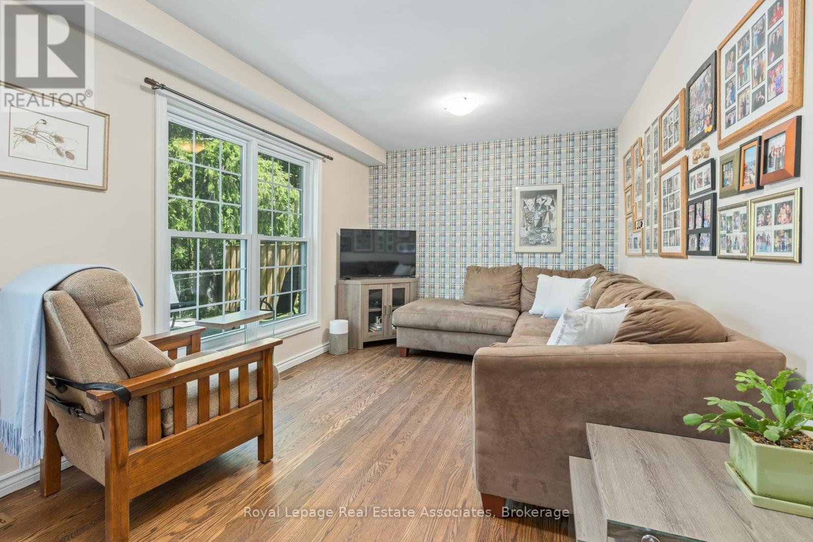 17 METCALFE COURT - 22