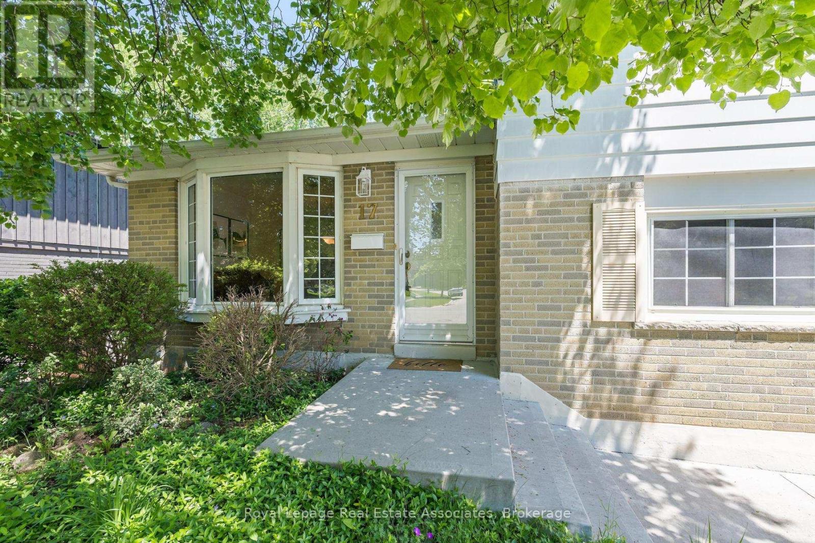 17 METCALFE COURT - 4