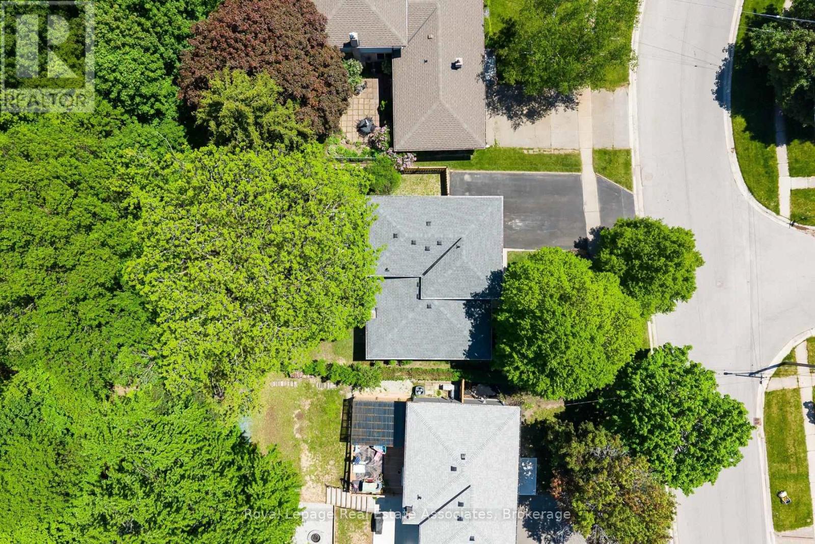 17 METCALFE COURT - 35