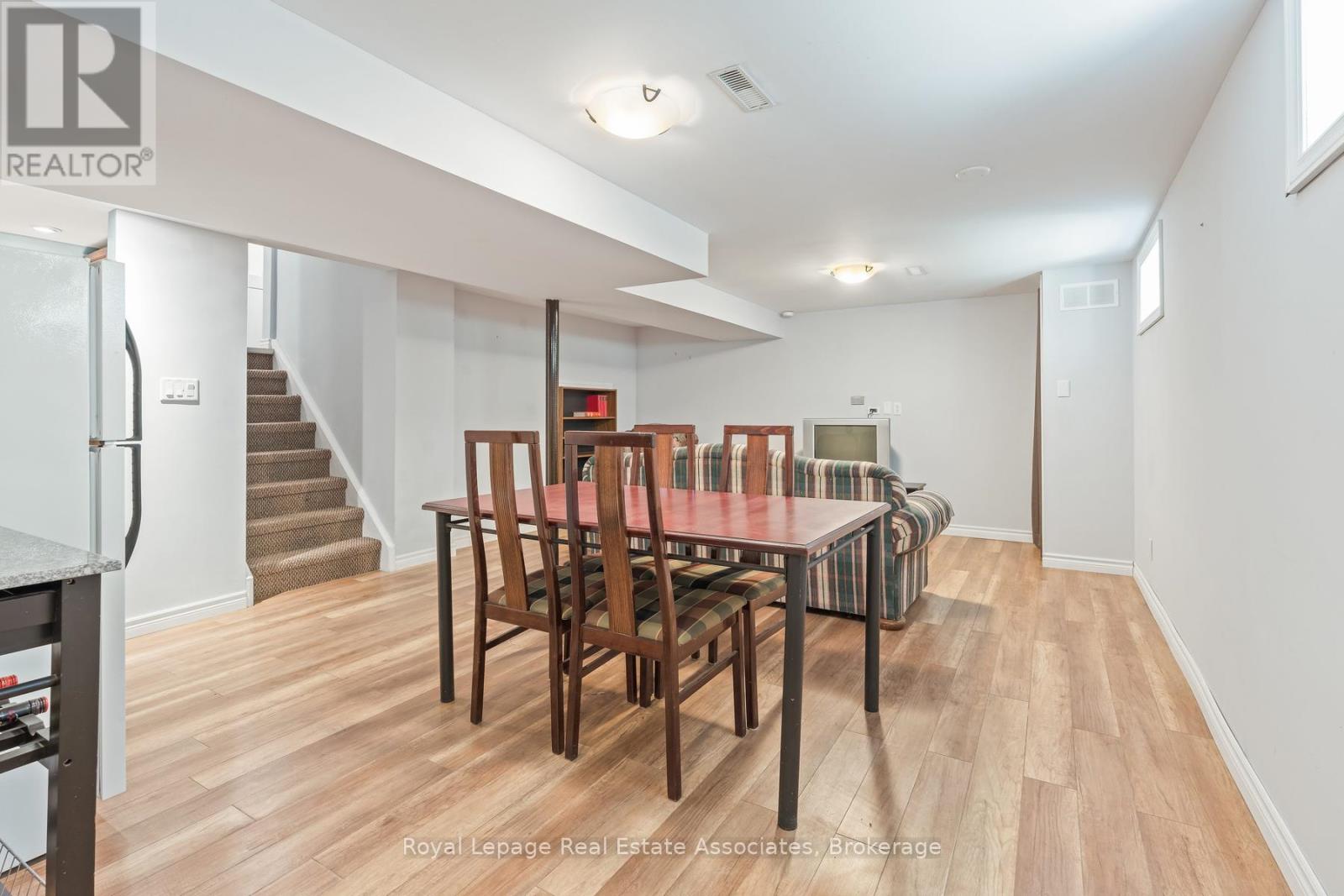 17 METCALFE COURT - 27