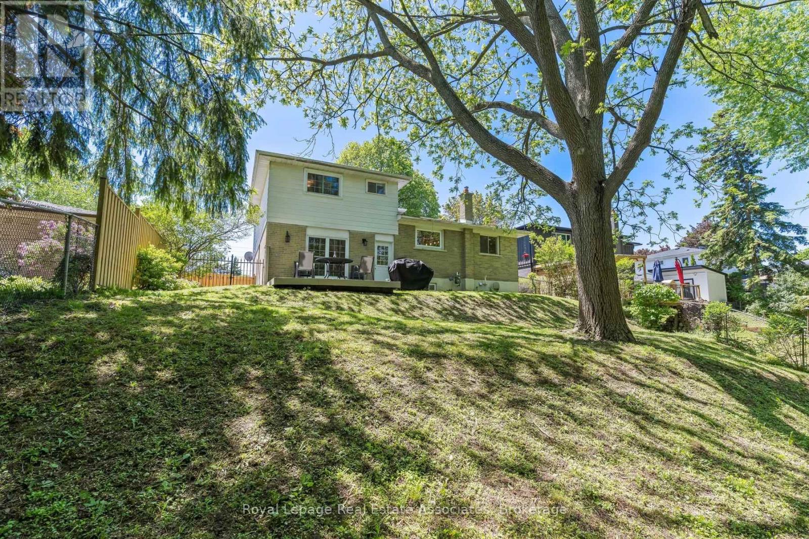 17 METCALFE COURT - 40