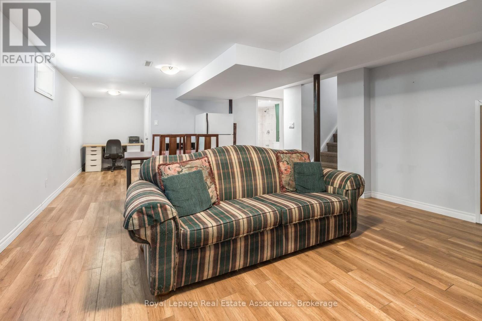 17 METCALFE COURT - 31