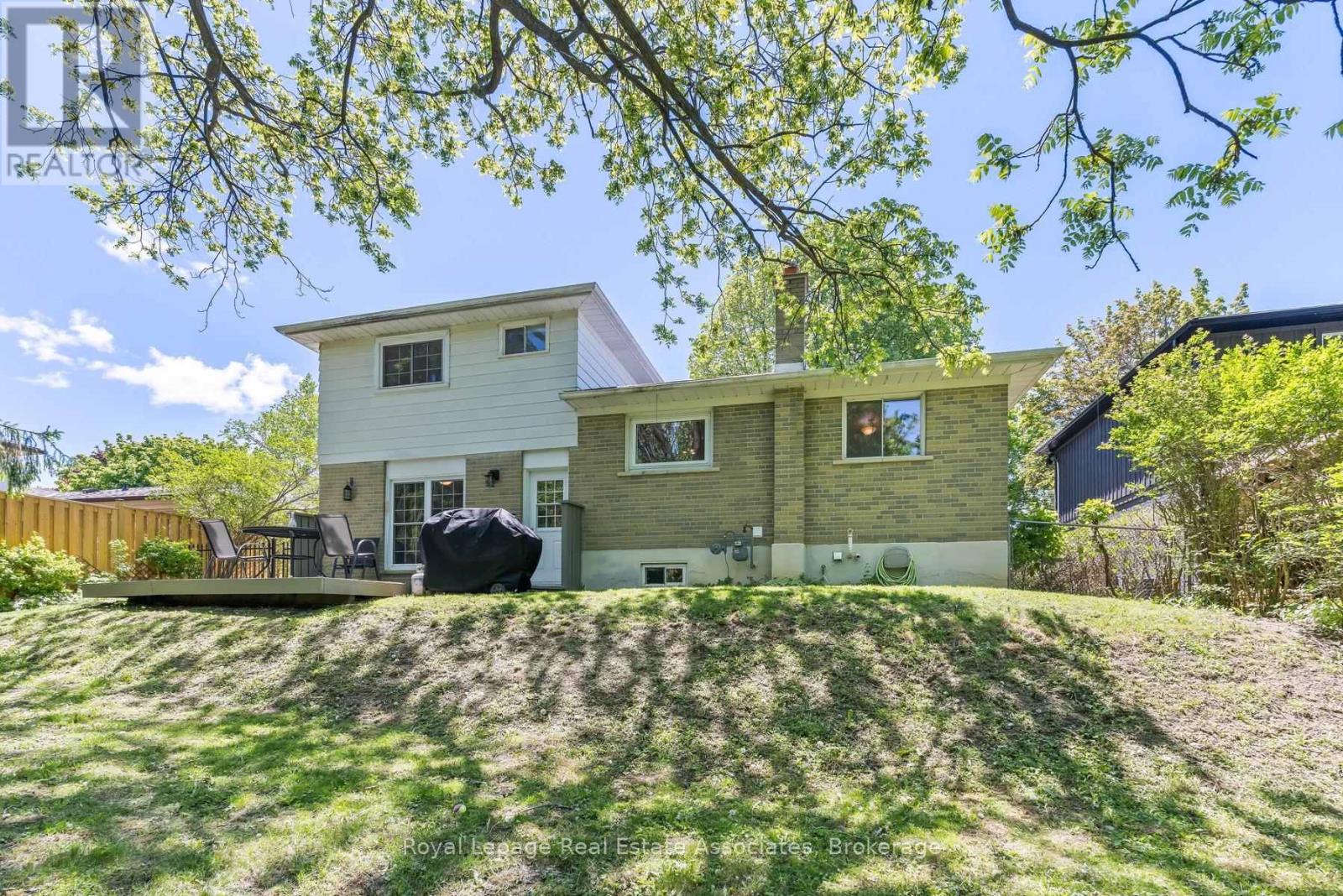 17 METCALFE COURT - 41