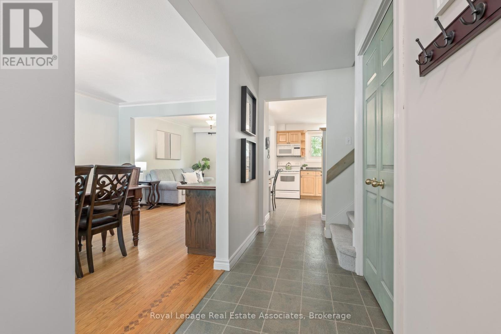 17 METCALFE COURT - 6