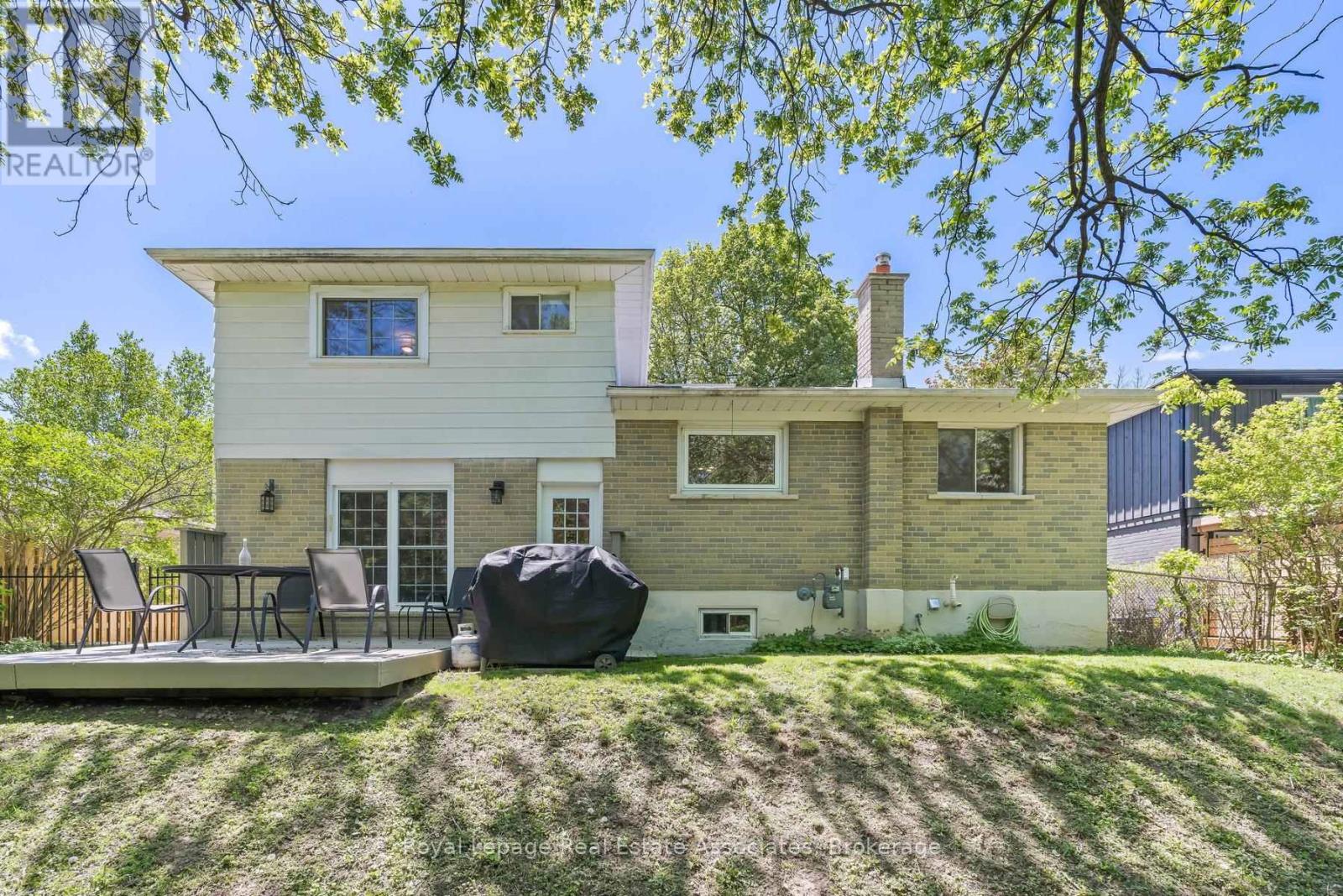 17 METCALFE COURT - 42