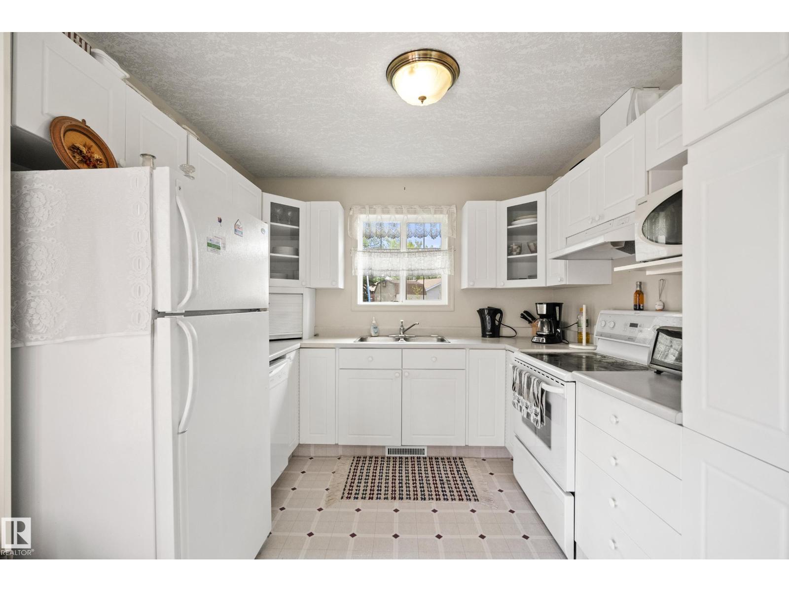 5011 64 ST - 20